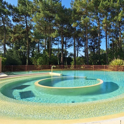 Grande piscine chauffée