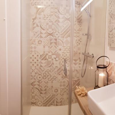 Salle de douche au rez-de-chaussée