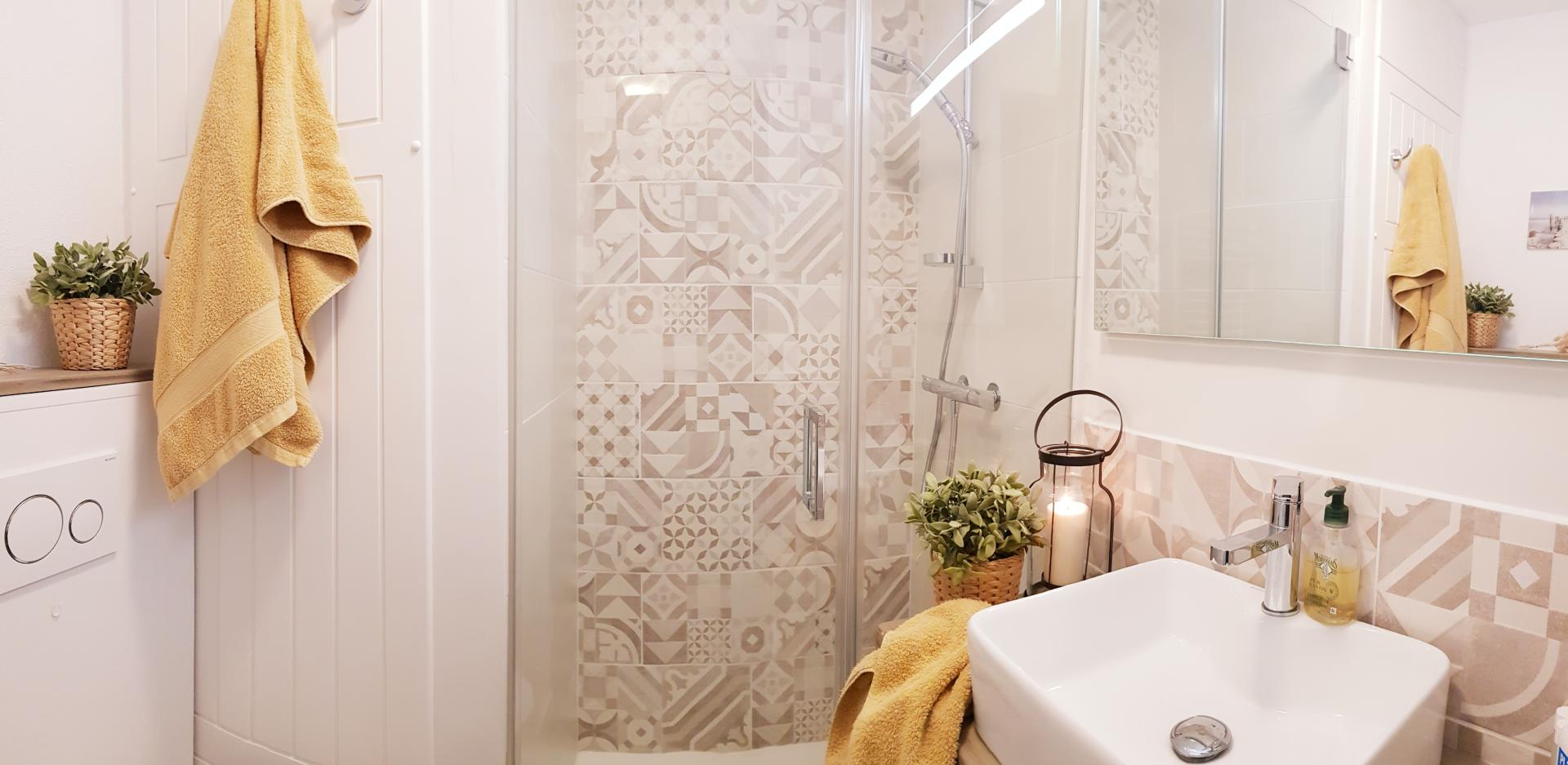 Salle de douche au rez-de-chaussée